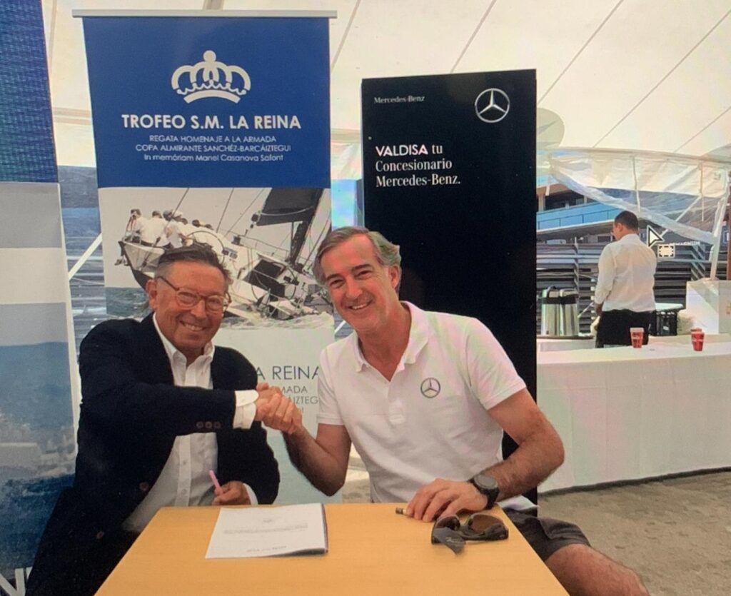 Firma del patrocinio entre el RCNV y Mercedes-Benz Valdisa
