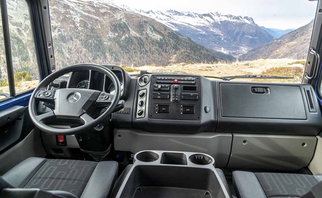 New UNI-TOUCH operating system for Unimog implement carrier – intuitive,  flexible, no fuss - Daimler Truck Media Site
